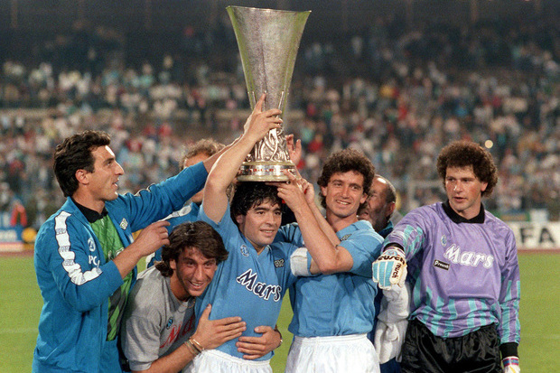 Napoli x Stuttgart: A vitria de Maradona